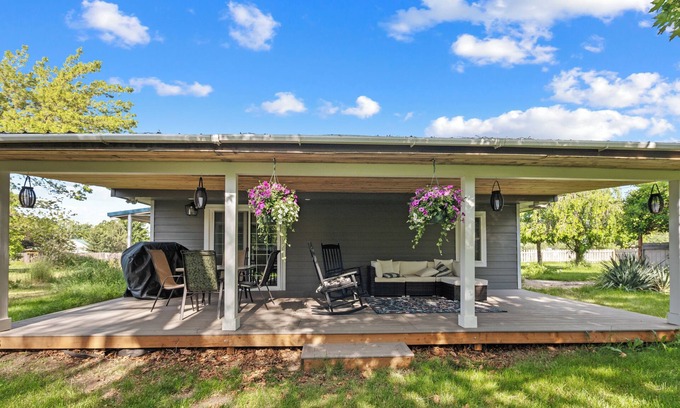 La Grande Casa | Family Home on 1 Acre w/ Deck, Coffee Bar & Orchard