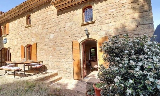 Miramas Casa | Family home on the heights of Miramas-Le-Vieux in the heart of Provence