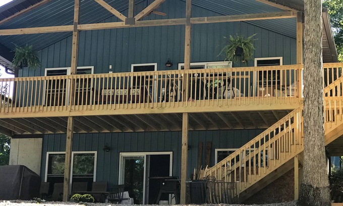 Effingham Casa | Family Home on Lake Sara