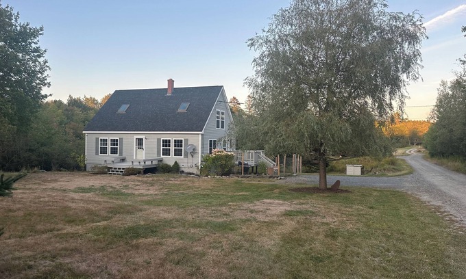 Seal Cove Casa | Family home on private dead end road five minute walk to Acadia National Park