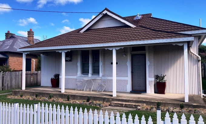 Orange Casa | Family Home Only 4 Blocks to the CBD
