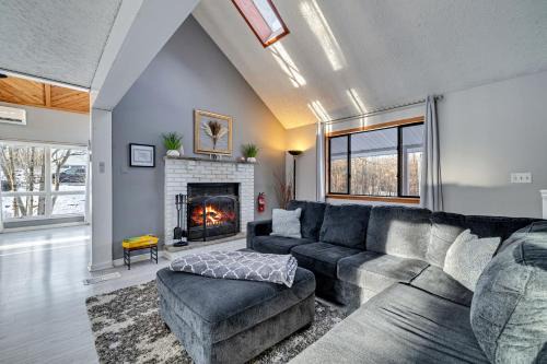 Long Pond Casa | Family Home W Hot Tub - 1 Mile To Lake