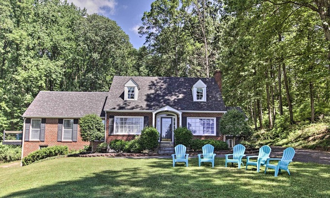 Afton Cabaña | Family Home w/ Yard & Patio - 1 Mi to Vineyards!