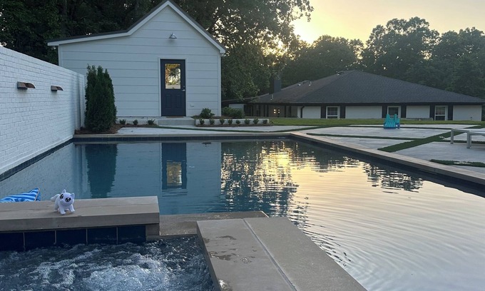 Oxford Casa | Family home with a pool in the middle of town perfect for a weekend in Oxford!