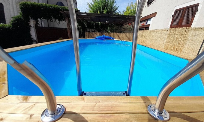 Saint-Gaultier Cabaña | Casa familiar con piscina privada, garaje y aire acondicionado en el corazón de Saint-Gaultier