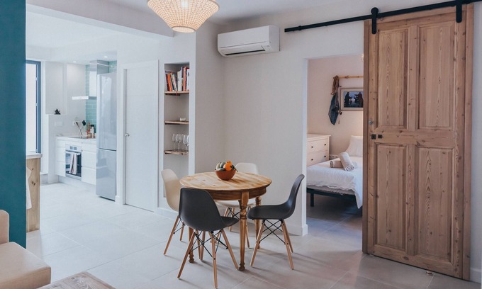 Las Acacias Casa | Casa familiar, a 50m de la playa, 2 BICICLETAS, WiFi, Bañera, Terraza, BBQ, café gratis, 6p