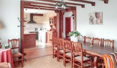 Peral de Arlanza Casa | Family house in Peral de Arlanza with fenced garden