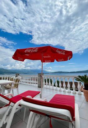 Bijela Apartamento | Family House with pool & sea view