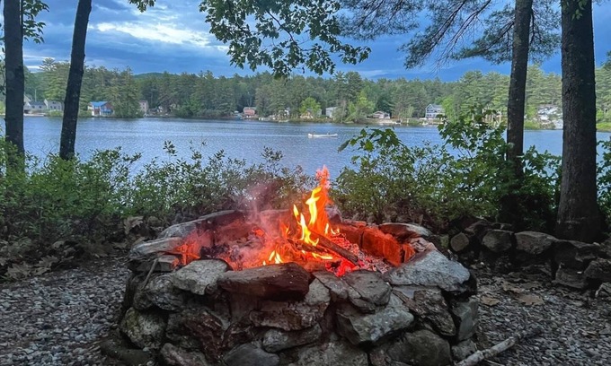 East Wakefield Cabina | Family, Kid Heaven-- lakefront adventure- spacious log cabin, cook's kitchen!