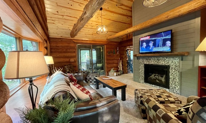 Danbury Cabina | Family Log Cabin - Lake, Golf, Pool, Hike, Ski-ATV & Game Room - Northwoods WI
