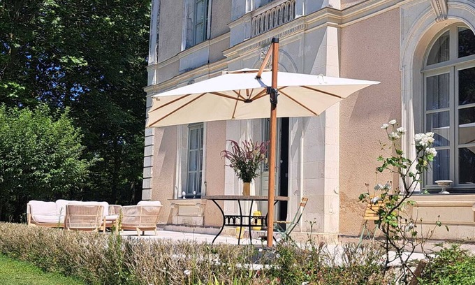 Saint-Jean-de-Linieres Casa | Family manor house