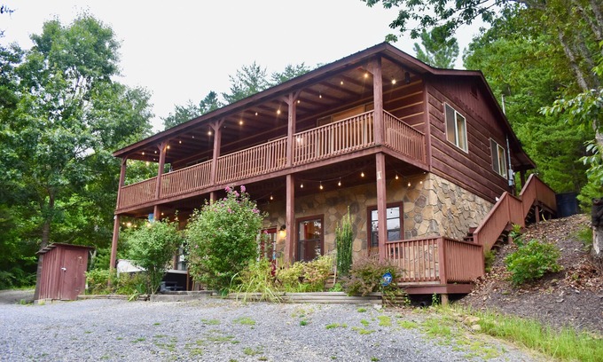 Cosby Cabina | Family Memory Maker: Great Mountain View/Hot tub/Games/Firepit/Private Vineyard