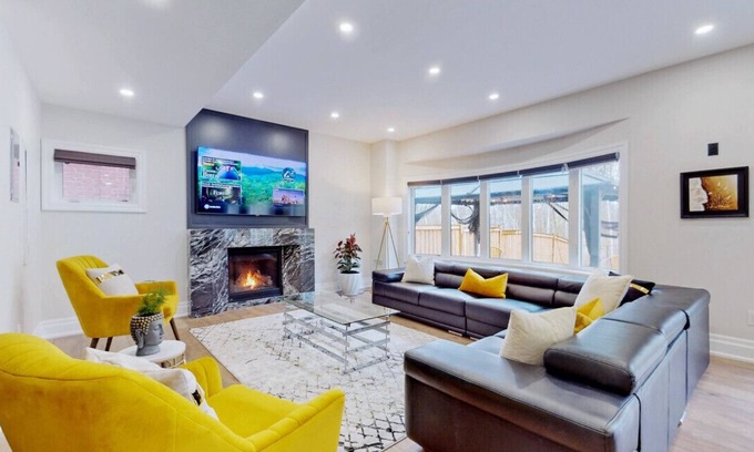 Innisfil Casa | Family Modern walkout Basement w/Sauna Indoor Fireplace Wifi