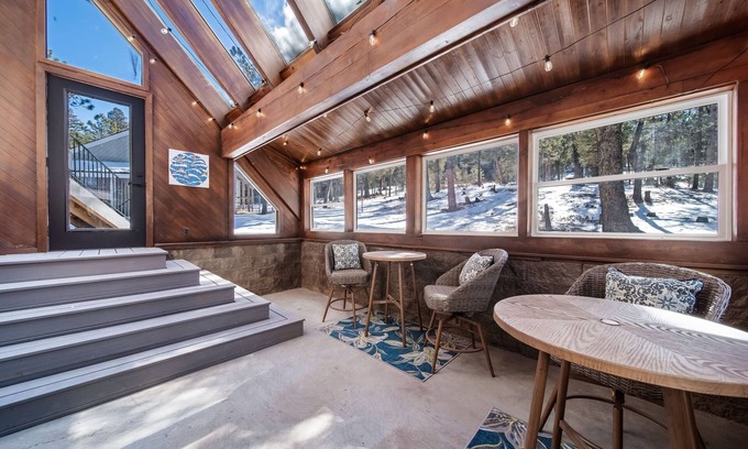 Pine Casa | Family Mountain getaway w/ views! Close Denver, RedRocks, HOTTUB, Hiking,fishing
