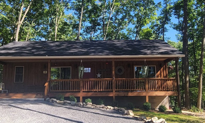Cool Ridge Cabina | Family Mountain Getaway, Stay in the New River Gorge Area, Near Glade Creek Farm
