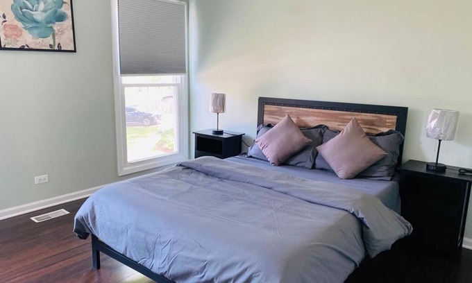 Streamwood Casa | Family Oasis: 3000 Sq Ft-4 Bedroom Home with workout space and full basement