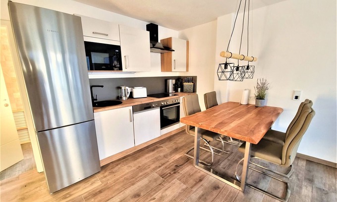 Oettingen in Bayern Apartamento | Alquiler-Moderno-Baño para personas con movilidad reducida-Terraza-großes Glück