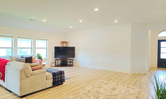 Clodine Casa | Family Oasis in Richmond - 4BR, 2 Bath, Fast WiFi & More