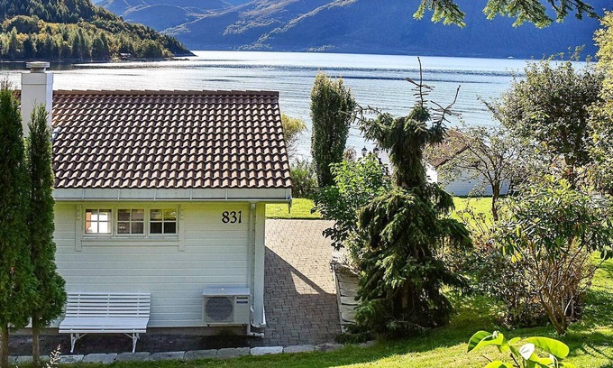 Ulstein Municipality Casa | Oasis familiar con vistas al lago-By Traum