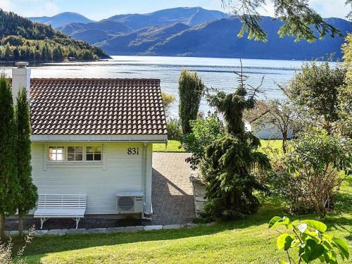 Ulstein Municipality Casa | Family Oasis with Lake View-By Traum