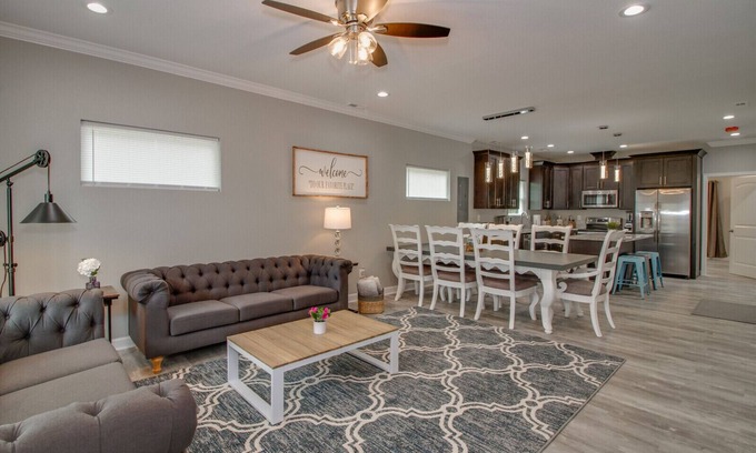 Hampton Casa | Family or Business - Sleeps 30, less than 1/4 mile Buckroe Beach!