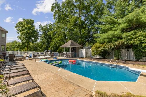 Amherst Casa | Family Paradise - Pool Theater Games Galore
