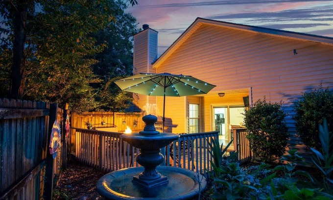 Mount Pleasant Casa | Family & Pet Friendly Home in Quiet Neighborhood - Close to Beaches & Downtown!