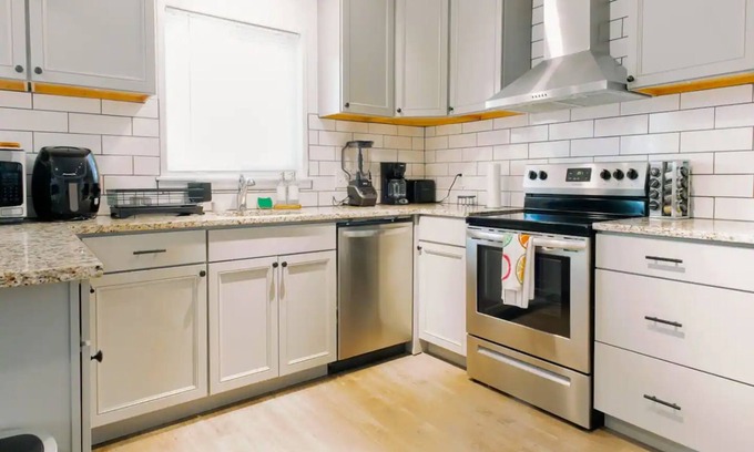 South Westminster Casa | Family/Pet Friendly, Centrally Located, Sleeps 12 Easy Access to Denver and MTNS