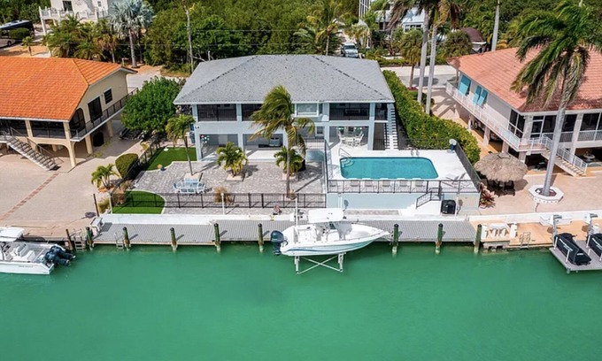 Marathon Casa | Seas the Day Villa - Family + Pet-Friendly 4BR w/ Pool & Dock