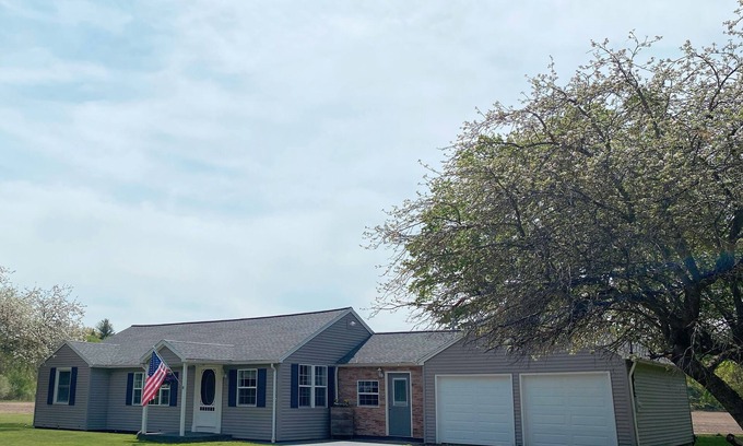 Jamestown Casa | Family & pet friendly home with yard - 5 minutes from Chautauqua Lake!