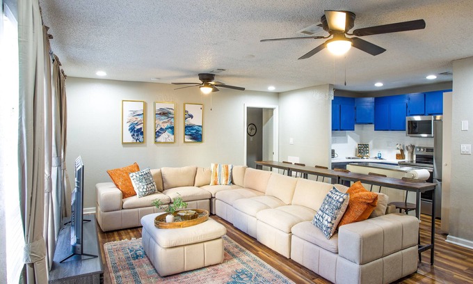 Auburn Condominio | Family & Pet Friendly, Location Style & Comfort *4BR/2BA Walk To Everything