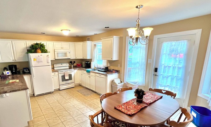 Ransom Casa | Family & pet-friendly, peaceful rural escape. Hiking nearby.