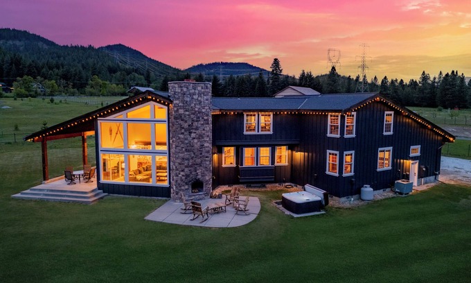 Leavenworth Casa | Alojamiento familiar y para mascotas con capacidad para 16 personas en el río Wenatchee
