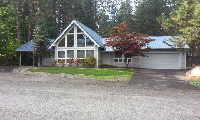 Leavenworth Casa | ¡RESERVE ESTE CHALET LEAVENWORTH DE FAMILIA INVITANTE Y AMABLE A SOLO MINUTOS DE LA CIUDAD!