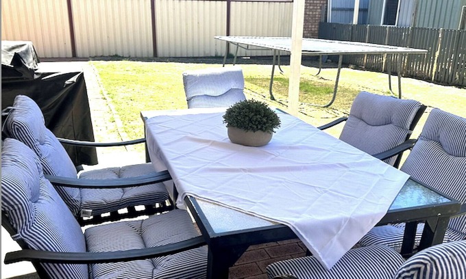 Bibra Lake Casa | Family & Pet Getaway Lakeside House with Enclosed Yard