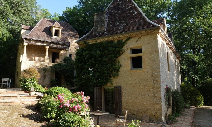 Mauzens-et-Miremont Casa | Propiedad familiar en Dordoña en un entorno paisajístico inglés con piscina