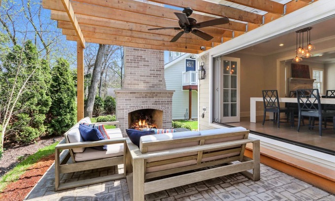 Country Club Estates Casa | Family Retreat, 3BR each with Ensuite, Lakeside Community