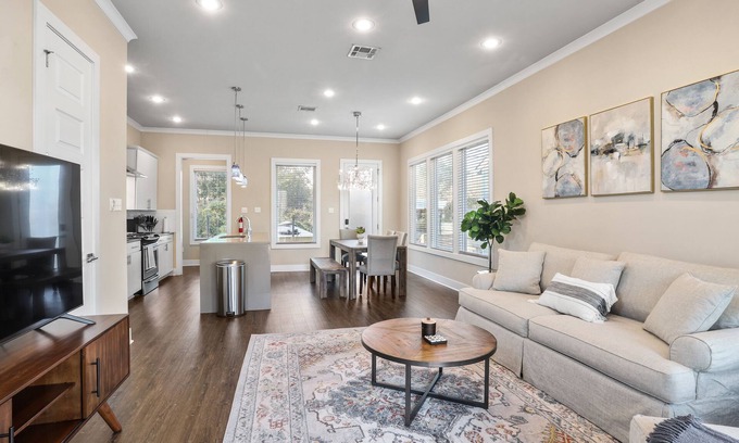South Baton Rouge Casa | Family Ready Kitchen 3 BR/2.5 Baths