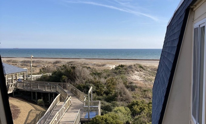 Morehead City Condominio | Family resort atmosphere on beautiful Atlantic Beach, North Carolina