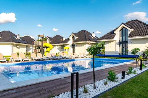 Ustka Casa | Family Resort Ustka - Domki dwupoziomowe z basenem
