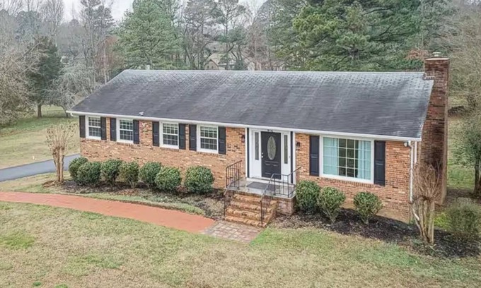 Durham Casa | Serene Retreat - 3-bedroom house with pool, WiFi and AC in North Durham