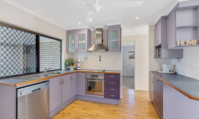 Edge Hill Casa | Family Retreat A Spacious Poolside Stay