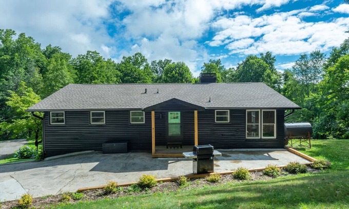 Waynesville Casa | Family Retreat, Fire Pit, Grill, and 4.5 Acres!