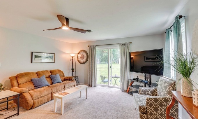 Elizabethtown Casa | Family Retreat Near Hersheypark w/ Horse Farm View