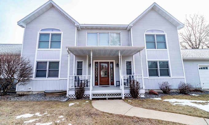 Necedah Casa | FAMILY RETREAT ON CASTLE ROCK LAKE WITH PRIVATE PIER