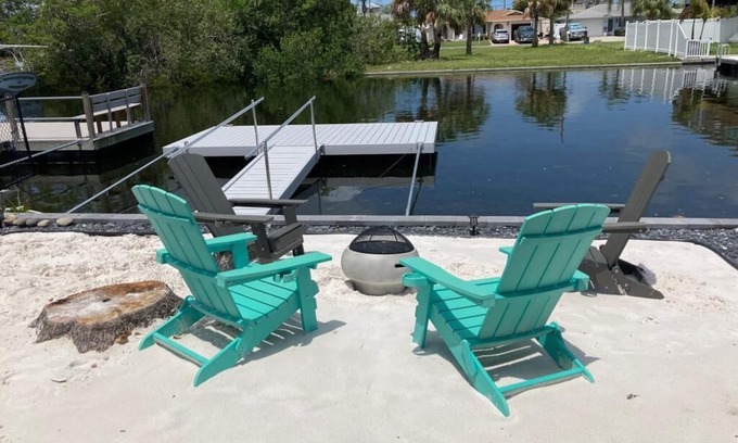 Hudson Beach Estates Casa | Family Retreat On the Canal!