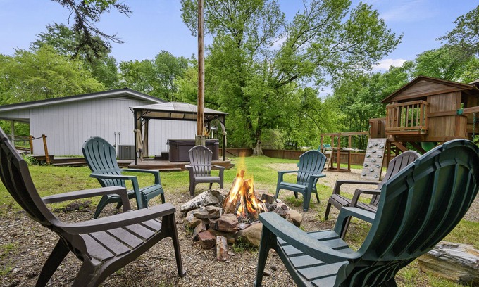 Broken Bow Casa | Family Retreat, outdoor oasis, game room