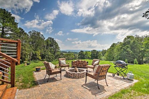 Berryville Casa | Family Retreat with Deck Near Appalachian Trail!