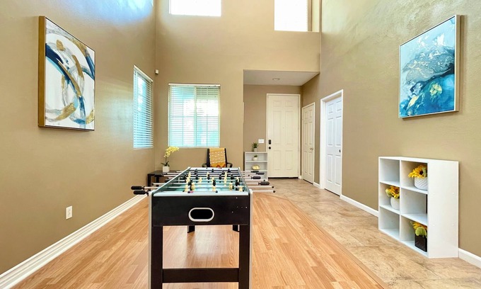 Fontana Casa | Family Reunion: 5BR/2.5BA, near Highway 15 & 210