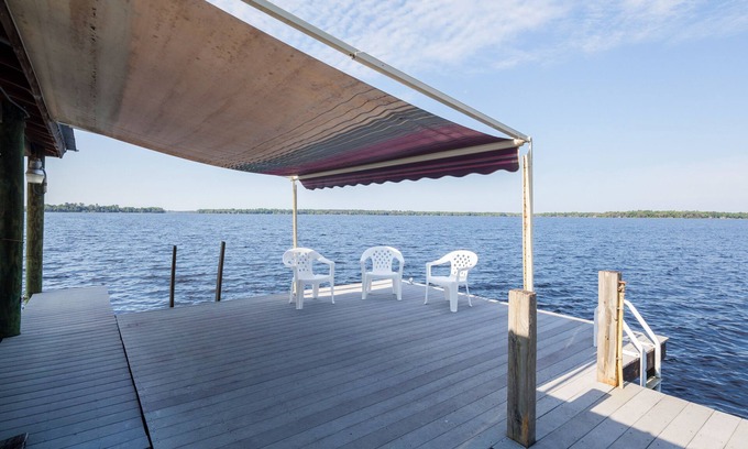 Putnam Hall Casa | retiro de reunión de la familia en el hermoso lago de 5800 acres Sante Fe, capacidad para 22